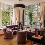 Le Chateau De Hotel